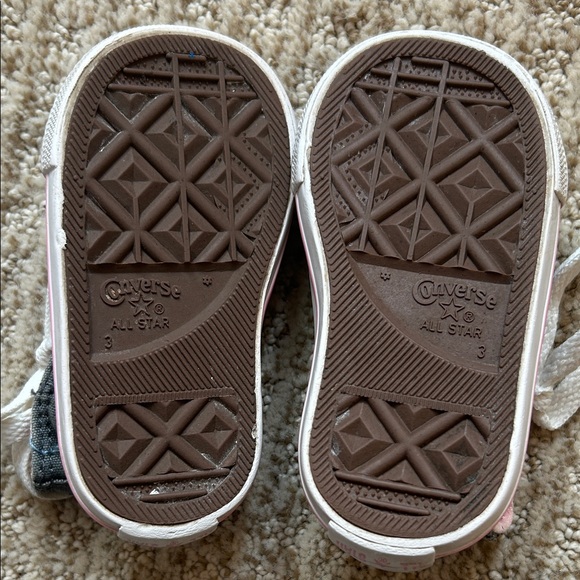 Converse Kids Sneakers in Gray and Pink - Picture 2 of 3